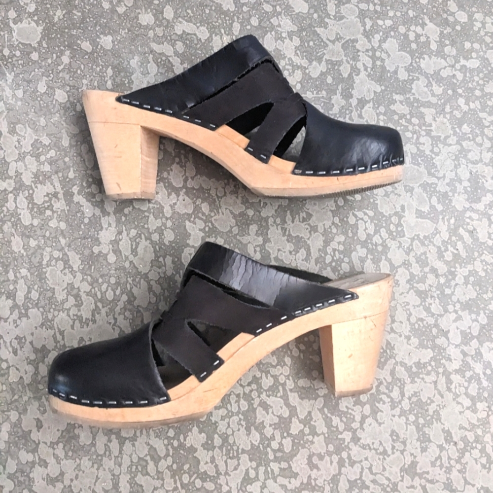 Urban Outfitters Black Maguba Paris Clogs Size 41